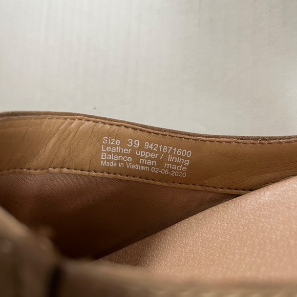 Dansko Sz 9 Berry Nubuck Tan Leather Suede Buckle Hardware Strap Clogs Slip On - Picture 3 of 9